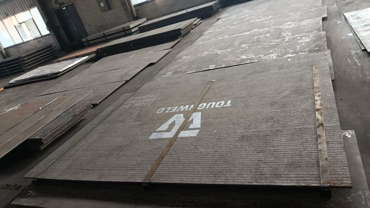 TW200 chromium carbide overlay plate with stencilled markings