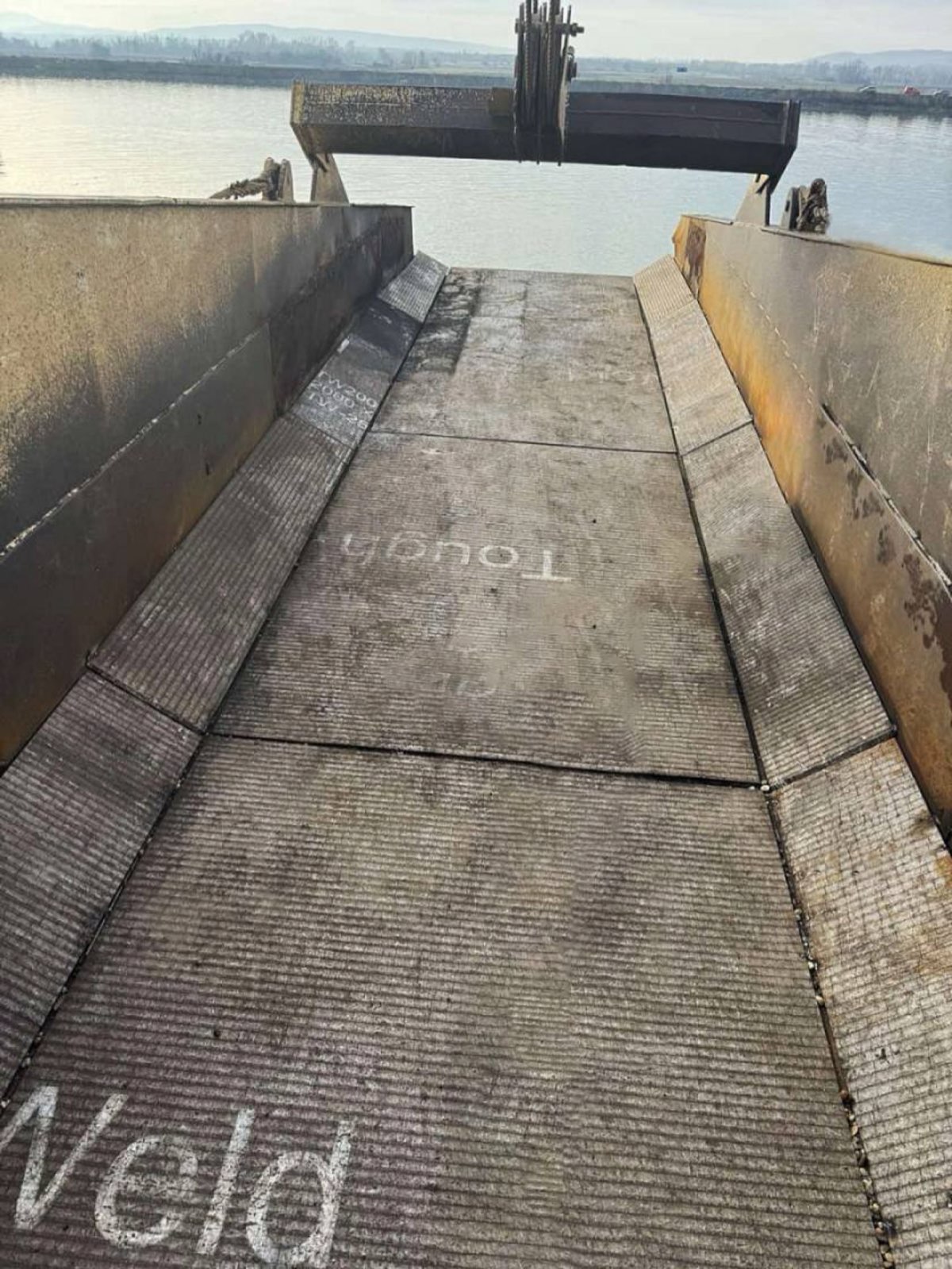 Barge loading ramp clad in TW200 plates