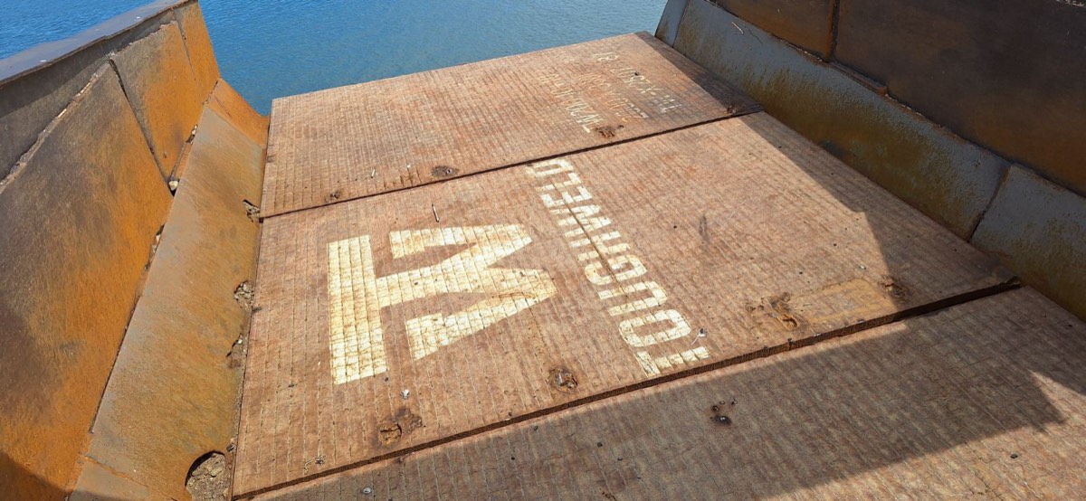 TW-stencilled plates installed as dredger floor lining